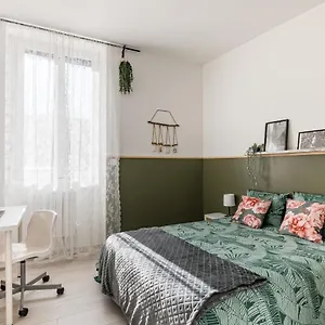 superbe-appartement-cosy-avec-terrasse.hotels-rhonealpes.com/